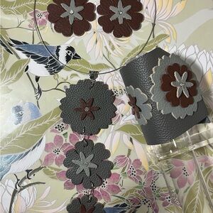 Chic Floral Leather Necklace in Gray and Wine